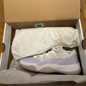 Jordan Women's  Retro 11 Low "Pure Violet”